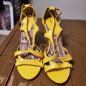 Michael Antonia Yellow Strappy Size 8 Heels